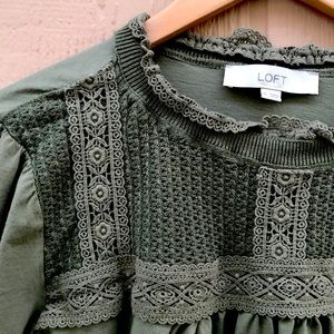 Lovely LOFT blouse w beautiful details